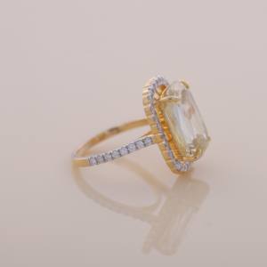 Anillo de oro amarillo, blanco y rosa de 14 quilates con diamante amarillo talla esmeralda y halo de diamantes redondos laterales, joyería fina. - Product Image 4