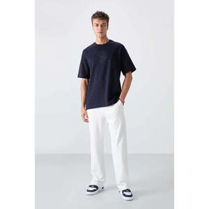 เสื้อยืดคอกลมโอเวอร์ไซส์พิมพ์ลายสำหรับผู้ชาย Tommylife Wholesale รุ่น 88324 สีกรมท่า - NAVY - Product Image 3