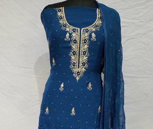 Costumes en soie pour femmes brodés à la main non cousus de créateur moderne Indian Fashion-Forward pour les fêtes de style traditionnel - Product Image 1