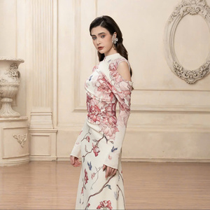 Haut de gamme 100% soie robe de soirée robe de bal automne Style romantique avec col haut et imprimé fleuri fabriqué au Vietnam - Product Image 3