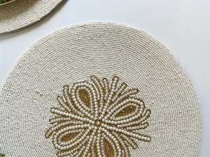 Napperon perlé Chargeur rond fait à la main pour salle à manger de luxe et décor de vacances Pièce unique perlé à la main, napperon, pendaison de crémaillère - Product Image 6