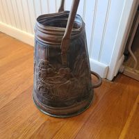 Seau de charbon de cuivre fabriqué artisanalement nouvelle arrivée avec des détails gravés et une large bouche adaptée au stockage des bûches et au style antique