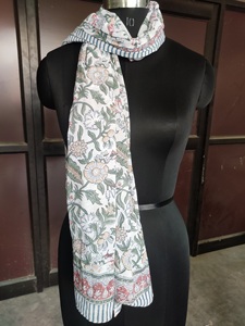 Blanc Couleur Floral Imprimé Voile Femme Confortable Plage Couverture Ups Coton Léger Doux Voyage Blanc Foulards En Gros - Product Image 6