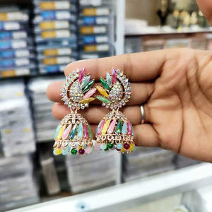 Boucles d'oreilles pour femmes plaqué or de style traditionnel Design époustouflant Perlé Ombre Pierre Perle Bijoux de mode Grossiste en alliage de zinc - Product Image 1