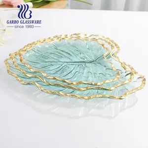 家庭用の熱曲げ皿の葉の形をしたディナー皿を使用して、金色のエッジのガラスプレートでエレガントな食器を作る