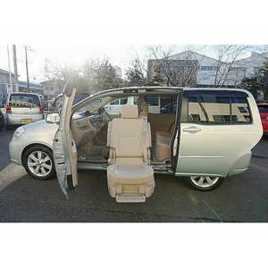 Usado T-oyota Raum para la venta bien mantenido, fiable e ideal para la ciudad y la conducción de larga distancia - Product Image 6