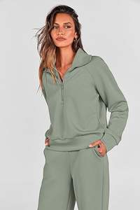 Vente en gros Vêtements de sport décontractés pour femmes Ensemble deux pièces en polyester/coton imprimé pour l'hiver Haut court Pantalon Survêtements à capuche Sweat-shirt - Product Image 5