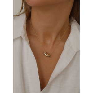 Colgante y Amuleto Milestone con Diamante de Piedra Natal en Corte Baguette - Product Image 5