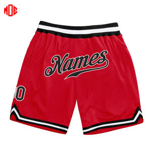 Short de basket-ball pour hommes personnalisé OEM 100% maille de polyester respirant avec taille moyenne sublimation personnalisée poches latérales utilisation en équipe de club - Product Image 1