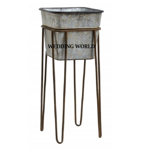 Ensemble de deux jardinières en métal avec support Pots de jardinière faits à la main de qualité supérieure Jardinière en métal classique et élégante en gros - Product Image 2