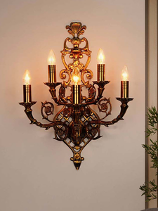 Candelabro clásico de 3 brazos en negro y plateado. Estilo atemporal disponible a precios de mayorista. - Product Image 3