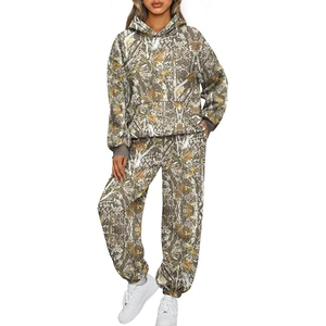 Vêtements de sport tendance avec des impressions colorées personnalisées, ensembles de survêtements imprimés pour femmes, tissu doux et coupe décontractée pour les actives. - Product Image 5