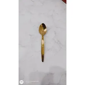 Ensemble de couverts plaqué or de qualité supérieure au look élégant, parfait pour les tables de mariage et les repas raffinés d'occasions spéciales - Product Image 3