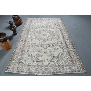 พรมขนแกะสีเบจแบบตุรกีโบราณ5.3 x 8.8ft แฮนด์เมดลวดลายโถงทางเดินเย็บปะติดแบบแอบสแตรกสำหรับทางเข้าบ้านอื่นมีช่องว่างด้านหลังเป็นยาง - Product Image 1
