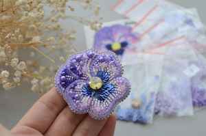 Broches con cuentas Broche de diseñador hecho a mano. Accesorios de alta calidad. Broche de diseño único. El mejor regalo para baby shower. - Product Image 4