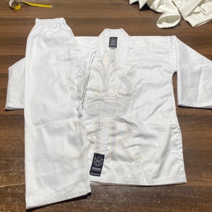 Vente en gros uniforme de karaté pour enfants et adultes Livraison gratuite pour les arts martiaux Service OEM Uniforme de karaté 100% coton - Product Image 6