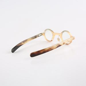 Eco Chic Classic: gafas de cuerno de búfalo natural Premium, monturas sostenibles de alta calidad para todos los géneros - Product Image 1