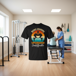 T-shirt Bionic Grandma per il recupero post-intervento alla protesi dell'anca, ideale per il centro di riabilitazione - Product Image 4