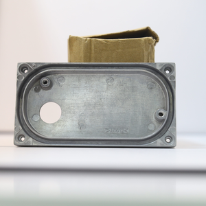 Cubierta de carcasa de fundición a presión de aleación de aluminio ADC12 personalizada OEM Superficie pulida Servicios de fundición de calidad superior certificados ISO9001 - Product Image 1