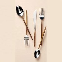 Ensemble de couverts de bureau réutilisables en acier inoxydable sans BPA avec étui, comprenant une paille en métal, couverts en provenance d'Inde pour une utilisation en fête