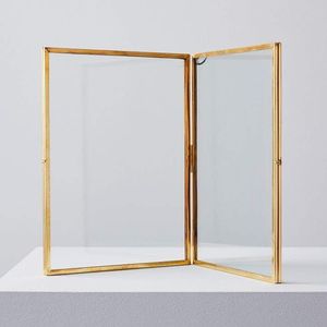 Marco de Fotos Metálico Moderno Diseñado para Crear Elegantes Paredes de Fotos en Salas de Estar con Gracia - Product Image 6