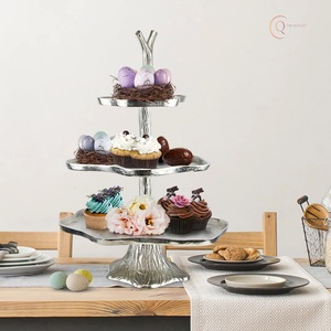 Support à gâteau en métal de luxe avec un design artistique, idéal pour les gâteaux de mariage, les buffets de desserts et une mise en scène de table élégante - Product Image 5