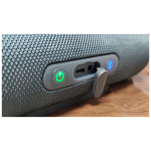 Haut-parleur Bluetooth gris résistant à l'eau portable avec option d'impression de logo personnalisée - Product Image 4