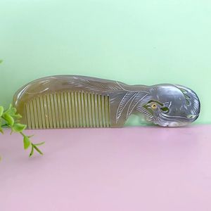 CUERNO IMPULSADO POR EL USUARIO BUFFALO PEINES AL POR MAYOR Peines de cuerno antiestáticos naturales para regalos de vacaciones por artesanía de media luna - Product Image 1