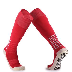 Chaussettes antidérapantes professionnelles personnalisées pour hommes Chaussettes de sport respirantes à hauteur du genou Chaussettes de football à fond éponge épais - Product Image 3