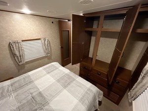 VENDEDOR VERIFICADO DE H-i-g-h-l-a-n-d R-i-d-ge Light 272RLS USADO DEL 2017 DISPONIBLE PARA LA VENTA - Product Image 5