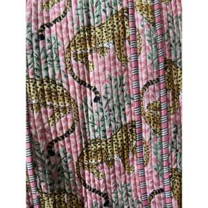 Bolso Tote Polite Coral Leopard con Cierre de Cremallera, Gran Capacidad, Forro de Poliéster Lavable, Decoración Floral Abierta y Portátil - Product Image 2