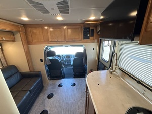 Vendedor Verificado de R-e-n-e-g-a-d-e Rv V-i-e-n-n-a 25VMBS Usado del 2019, Listo para Viajar - Product Image 3