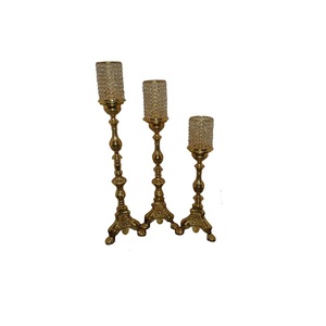Porte-bougie en métal décoratif de taille standard avec finition dorée gravée à la main pour mariage et décoration de la maison - Product Image 3