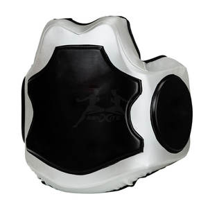 Protector de Pecho para Boxeo con Correa Ancha y Ajuste Seguro, Protección Completa para el Pecho con Acolchado Interior Suave - Product Image 1