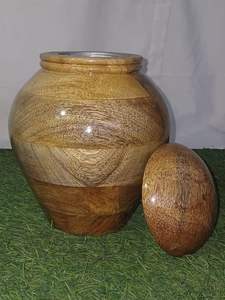 Urnes funéraires en bois de manguier fabriquées à la main Urnes funéraires en bois souvenir pour adultes avec couvercle pour cendres d'animaux et humaines (6 "L x 6" W x 8 "H) - Product Image 4