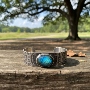 Brazalete de Labradorita Hecho a Mano con Diseño Inspirado en el Bosque, Joyería de Plata - Product Image 4