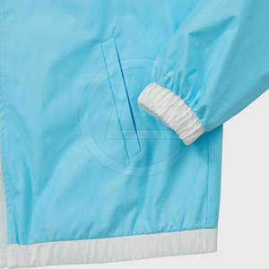 Ensemble coupe-vent élégant et personnalisable pour homme, avec capuche, léger, respirant, coupe sportive et design moderne - Product Image 6