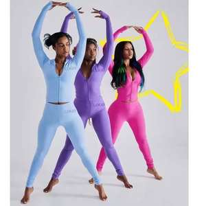 Conjunto de Sudadera con Capucha y Pantalones Acampanados de Alta Calidad para Venta al por Mayor, Traje Deportivo Personalizable con Logotipo, Trajes Deportivos Rojos para Mujer - Product Image 6