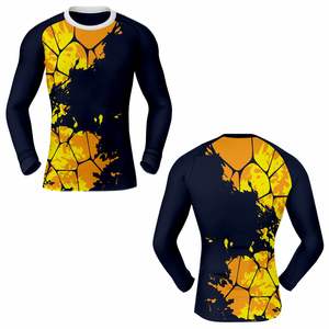 Rash Guard personalizable para unisex Hecho a pedido con características transpirables y de protección UV - Product Image 3