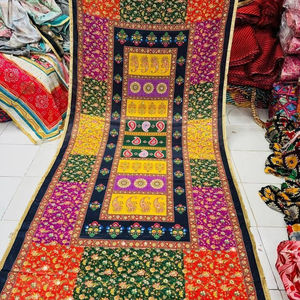 Soie imprimée multicolore femmes Dupatta pakistanaise multicolore Dupatta avec miroir lourd et miroitant - Product Image 1