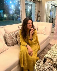 Vêtements indiens et pakistanais de haute qualité avec broderie et sequins, salwar kameez disponible au prix d'exportation - Product Image 1