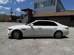 GENESIS G90 2021, Caja de Cambios Automática, Cámara Trasera, Motor Inteligente, Asientos de Cuero Negro, Autonomía de 501-600 km, Batería de 90-110 kWh - Product Image 3