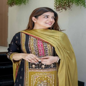 Conjunto de Kurti, Pantalón y Dupatta de Algodón Muselina Pesada VASTRA COTTAGE para Mujer, Estampado Digital, Manga Larga, Ropa Étnica de Diseñador - Product Image 2