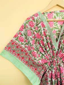 Caftan indien en coton doux imprimé de blocs fait à la main, peignoirs à col en V imprimés de lotus, kimono et couvertures de plage - Product Image 3