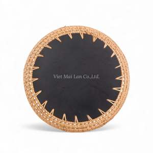 Assiette artisanale en nacre avec bord en rotin naturel pour une présentation élégante de la salle à manger et le service de table, en provenance du Vietnam - Product Image 4