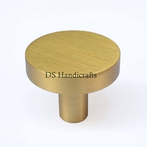 Tiradores de puerta de latón antiguo Tiradores de puerta Venta al por mayor Perillas de alta calidad en un precio razonable Beat Quality. - Product Image 3