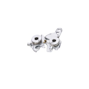 Loquet de capot LVA20999 compatible avec les tracteurs John Deere 1025R 3038R 3046R 4066R 5100M 5125R 5130M - Product Image 1
