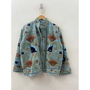 Chaqueta de Terciopelo Otoñal Gulbadan con Bordado Suzani a Mano en Color Verde Celadón, Diseño Elegante en Verde Celadón - Product Image 1
