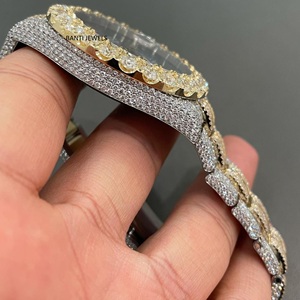 Montre de luxe bicolore sertie de moissanite avec cadran romain, style hip-hop diamant - Product Image 2