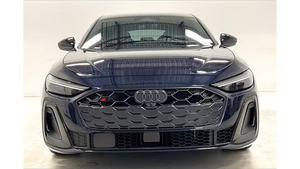 Audi S5 Premium Plus 2025 soigneusement utilisée - Product Image 2